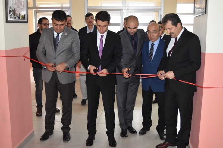 Tübitak 4006 Bilim Fuarı’nda Şiir Ve Türküler Dinlendi