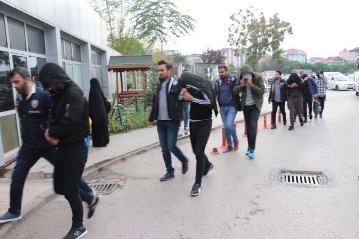 100 Bin Kişinin Banka Hesabını Ele Geçiren ’Hacker’lar Milyonlarca Liralık Vurgun Yapmış