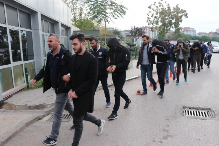 100 Bin Kişinin Banka Hesabını Ele Geçiren ’Hacker’ Çetesinin 7 Üyesi Tutuklandı