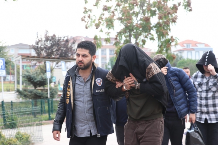 100 Bin Kişinin Banka Hesabını Ele Geçiren ’Hacker’ Çetesinin 7 Üyesi Tutuklandı