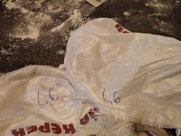 Un Çuvalında 2 Bin 550 Paket Kaçak Sigara Ele Geçirildi