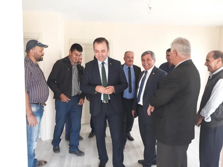 Altıntaş’ta İhtiyaç Sahibi Aileye Konteyner Ev Verildi