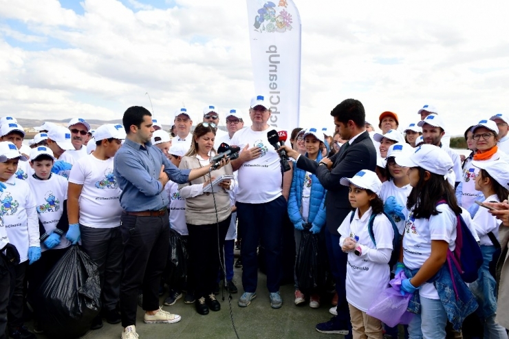 Mogan Gölü Sahilinde Çevre Temizliği Yapıldı