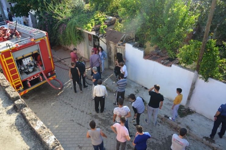 Nazilli’deki Çatı Yangını Korkuttu