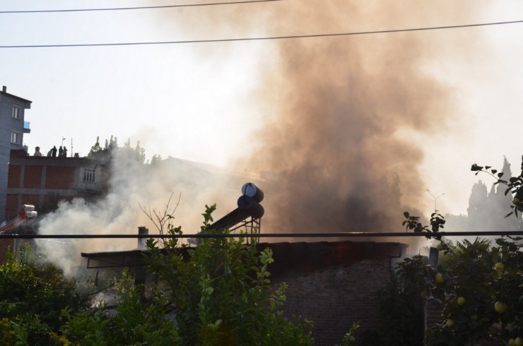 Nazilli’deki Çatı Yangını Korkuttu