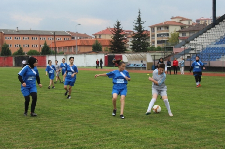 Bartın’ın İlk Kadın Futbol Takımı Sahaya İndi