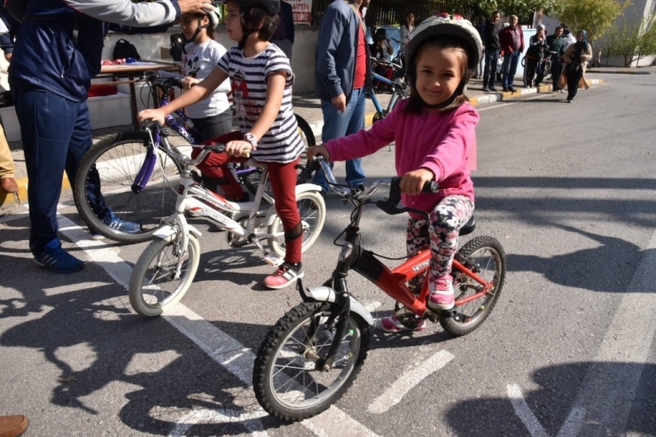 Adnan Menderes Bisiklet Yarışları Nefes Kesti