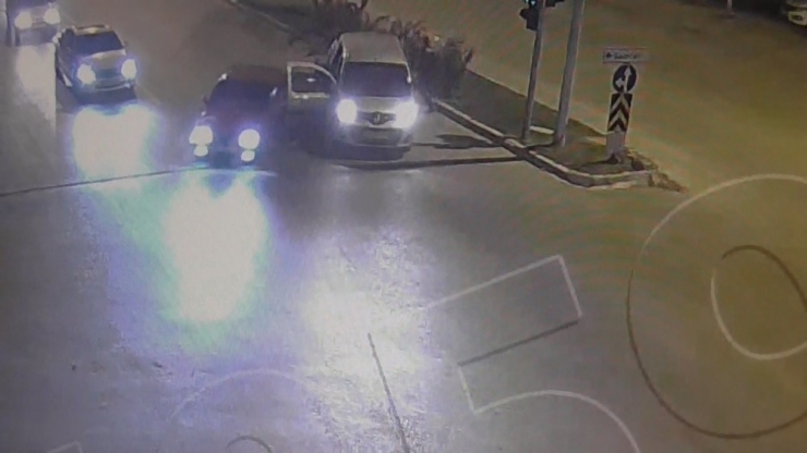 Drift Yapan Sürücüyle Polis Kovalamacası Kamerada