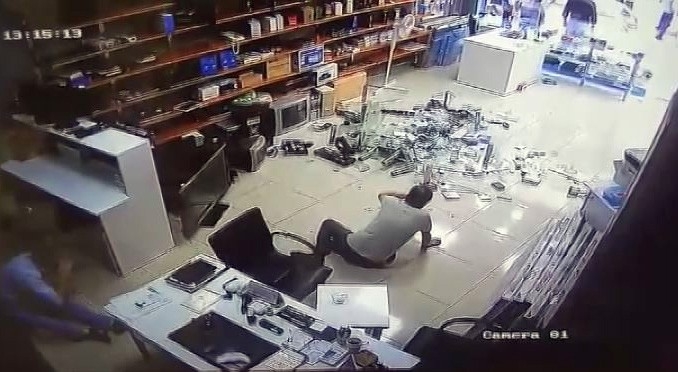 İşyerini Basıp Öldüresiye Dövdüler