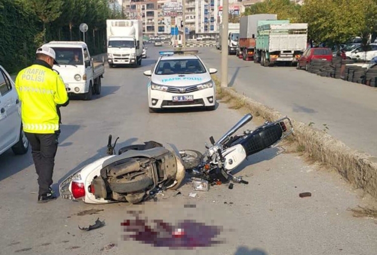 İki Motosiklet Kafa Kafaya Çarpıştı:2 Yaralı