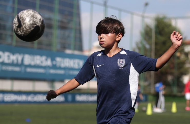 Psg Academy Bursa’dan 2 Futbolcu Ukrayna’da Turnuvaya Katılacak