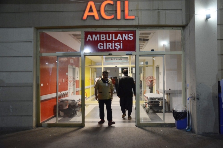 Otomobil İle Traktör Çarpıştı: 1 Ölü, 1 Yaralı