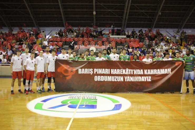Basketbol Maçında Barış Pınarı Harekatına Destek