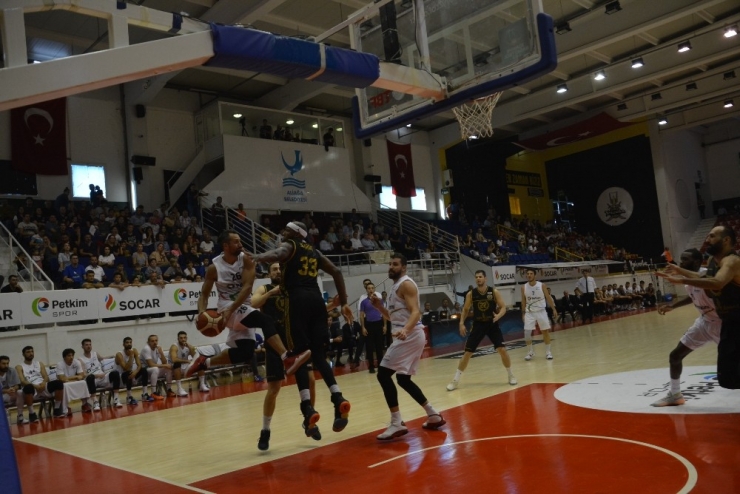 Tbl 1. Lig: Petkimspor: 75 - Akhisar Belediye: 72