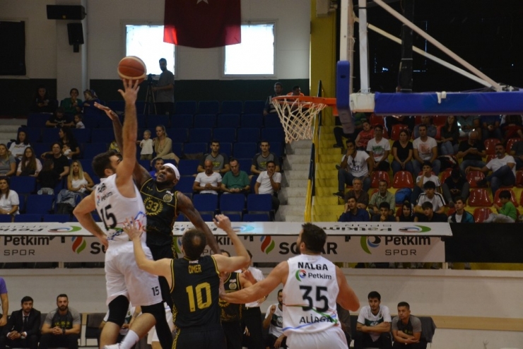 Tbl 1. Lig: Petkimspor: 75 - Akhisar Belediye: 72