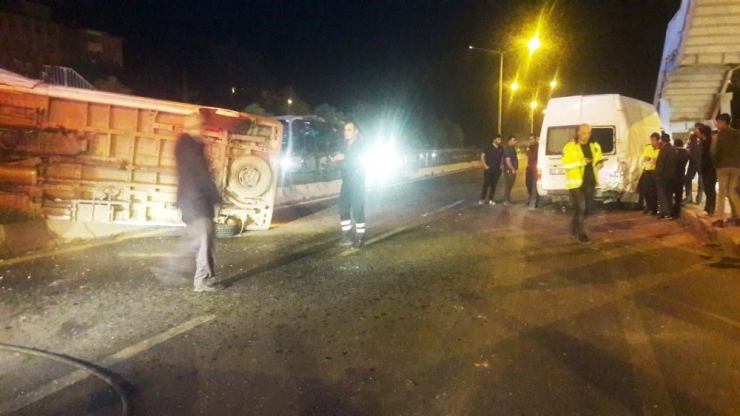 Düğün Konvoyunda Kaza: 20 Yaralı