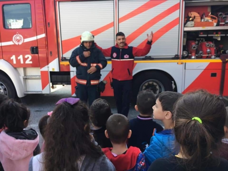 Küçük Öğrenciler İtfaiyeci Oldu