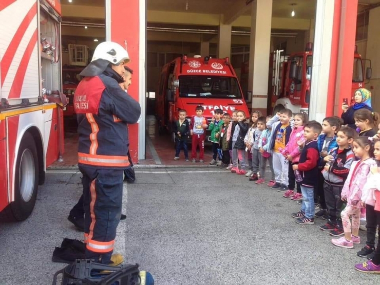 Küçük Öğrenciler İtfaiyeci Oldu
