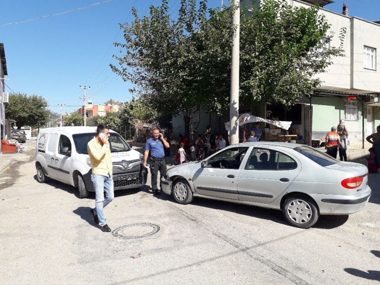 Otomobil İle Kamyonet Çarpıştı: 1 Yaralı