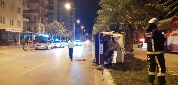 Takla Atarak Hurdaya Dönen Araçtan Hafif Yaralarla Kurtuldular