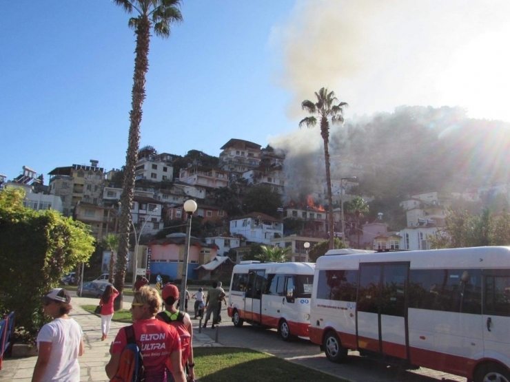 Antalya’da Metruk Binada Yangın