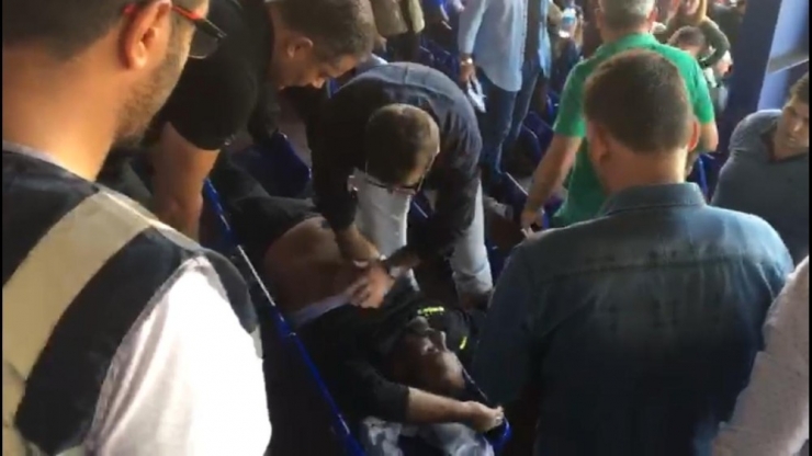 Kalp Krizi Geçiren Taraftarı, Tribünde Bulunan Doktor Hayata Döndürdü