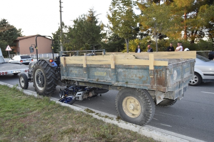 Duramayacağını Anlayan Motosiklet Sürücüsü Kendini Yola Attı
