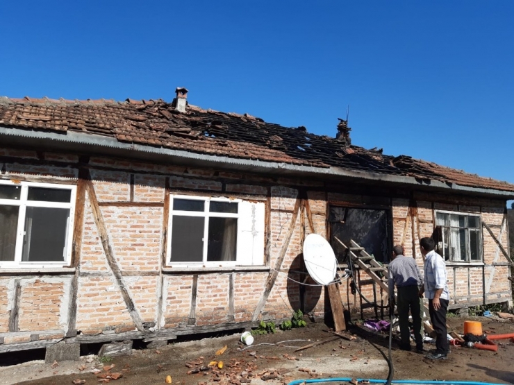 Çatıda Çıkan Yangın Korkuttu