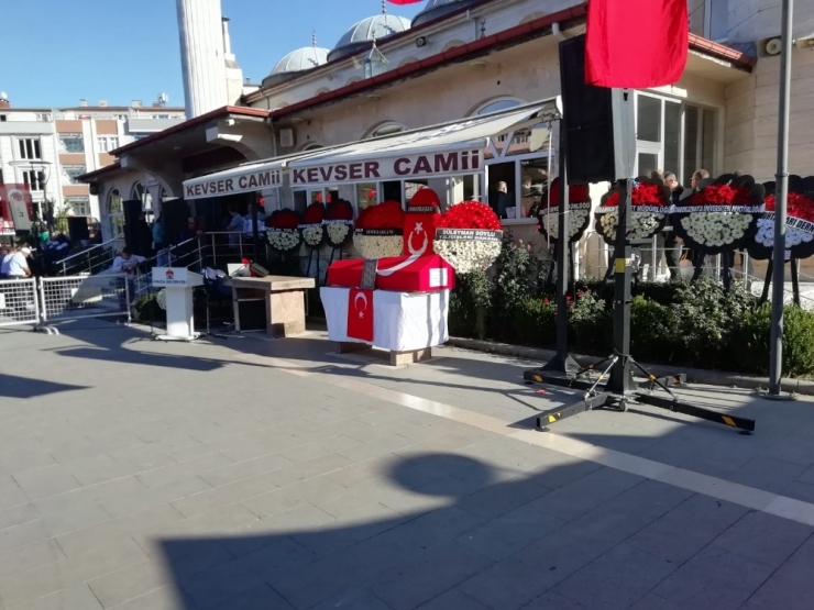 Yıldırım Düşmesi Sonucu Şehit Olan Asker Toprağa Verildi