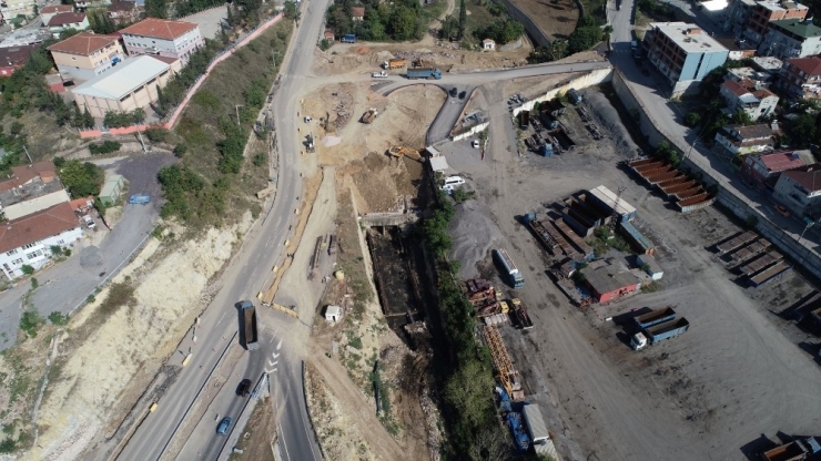 Eynerce Kavşağı’ndaki 270 Metrelik Menfez Tamamlanıyor