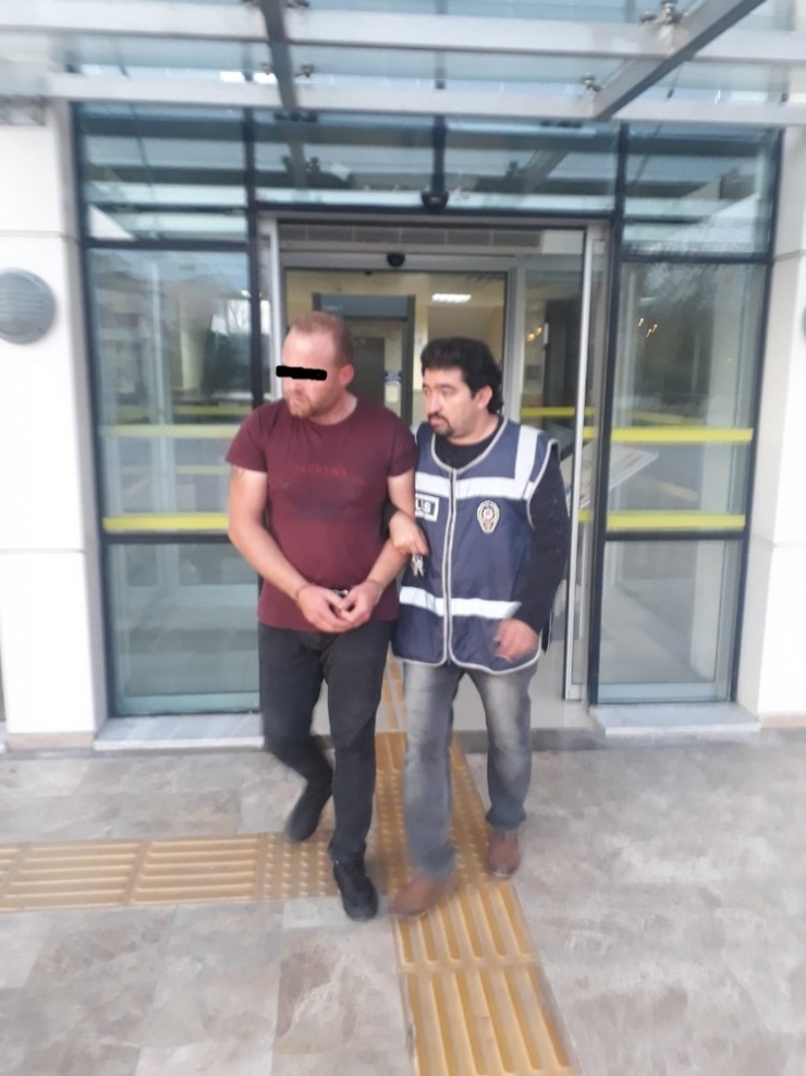 Otomobil Hırsızı Yakayı Ele Verdi