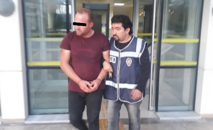 Otomobil Hırsızı Yakayı Ele Verdi