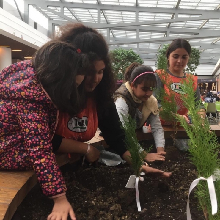 Kız Çocuklarının ‘En Çevreci’ Kutlaması