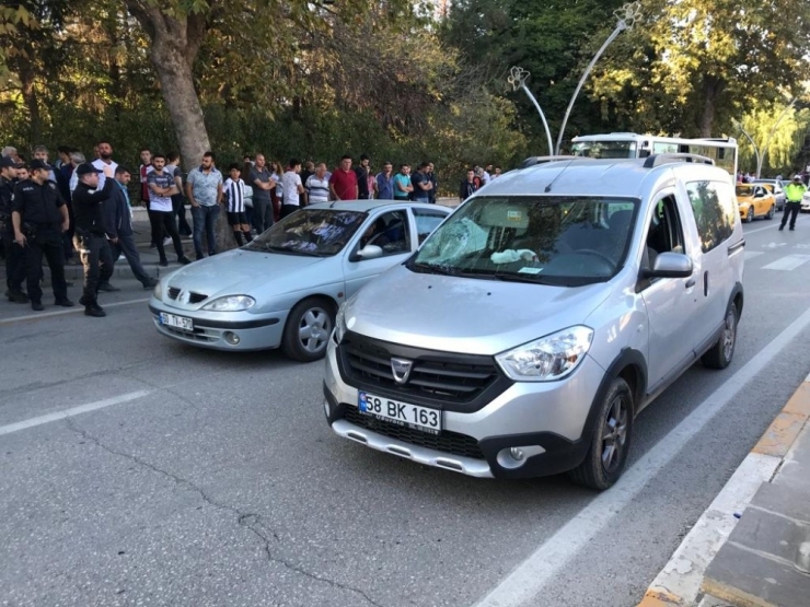 5 Metrelik İhmal: 2 Genç Yaralandı