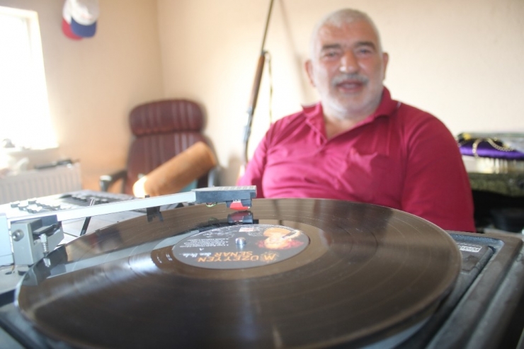 Hurdacıyken Bulduğu Plak Ve Kasetleri Biriktirerek Koleksiyoner Oldu