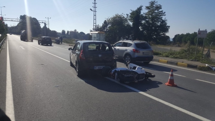 Motosiklet İle Otomobil Çarpıştı: 2 Yaralı