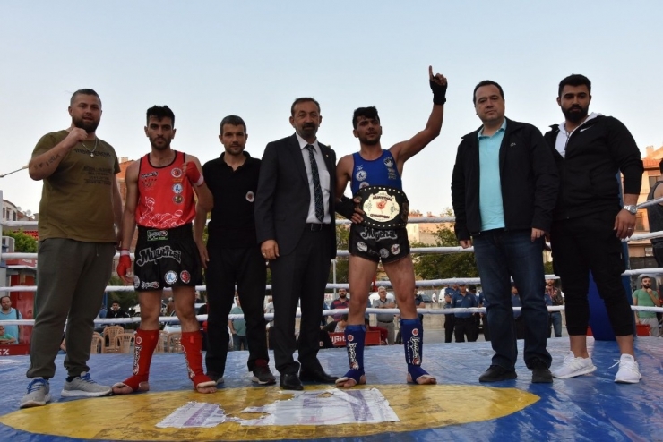 Akhisar’da İlk Kez Açık Havada Muaythai Gösterisi Yapıldı