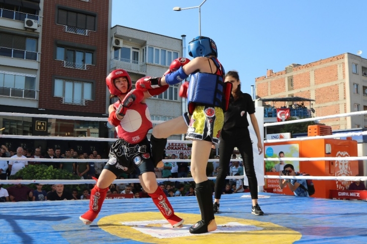 Akhisar’da İlk Kez Açık Havada Muaythai Gösterisi Yapıldı