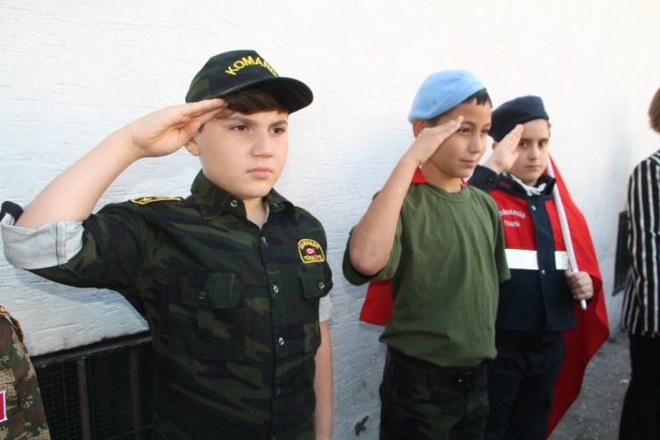 300 Öğrenciden Mehmetçiğe Destek Programı