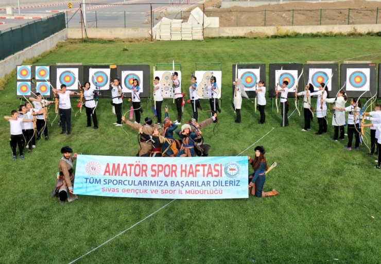 Okçulardan Anlamlı Gösteri