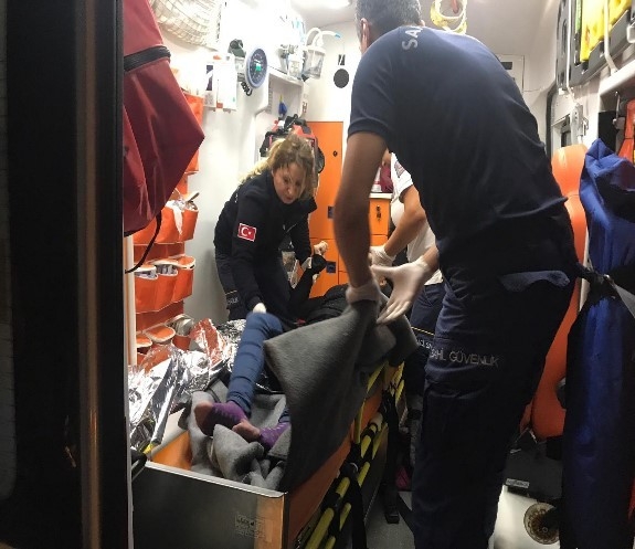 Ayvalık’ta Tekne Battı...1 Çocuk Öldü 33 Göçmen Kurtarıldı, Bir Bebek Aranıyor