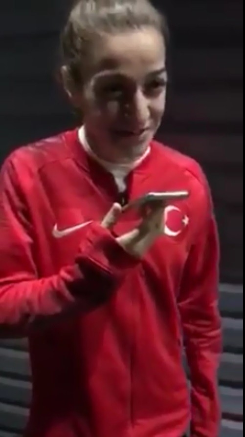 Cumhurbaşkanı Erdoğan, Dünya Şampiyonu Busenaz Sürmeneli’yi Tebrik Etti