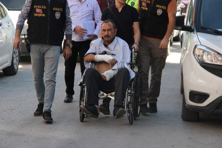 Eski Eşini Satırla Yaralayan Şahıs Adliyede
