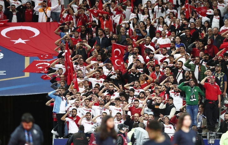 Stade De France’tan Mehmetçik’e Selam