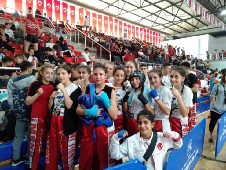 İlkadım Kick Boksta Adını Zirveye Yazdırdı