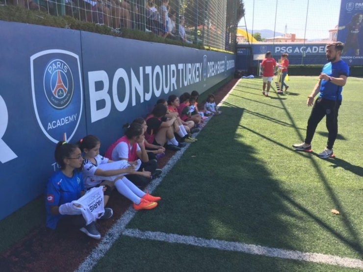 Bursa’da Kız Sporculara Tam Destek