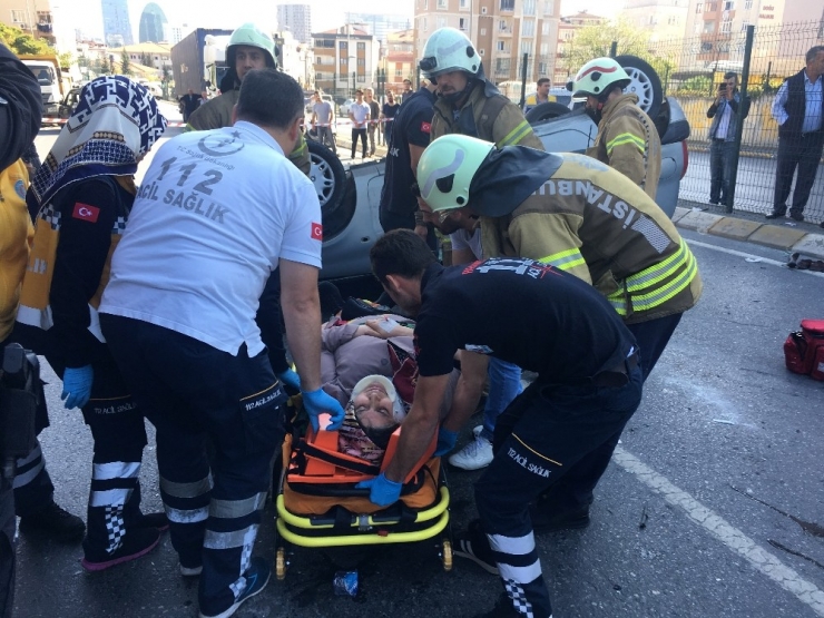 Yeşil Işığı Kaçırmamak İçin Gaza Yüklenen Sürücü Kazaya Neden Oldu: 6 Yaralı