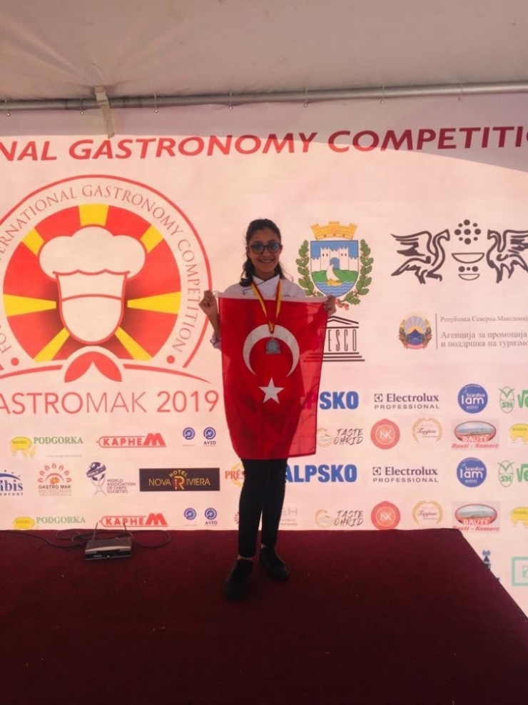 Subü Öğrencileri Gastronomi Yarışması’ndan Madalya İle Döndü