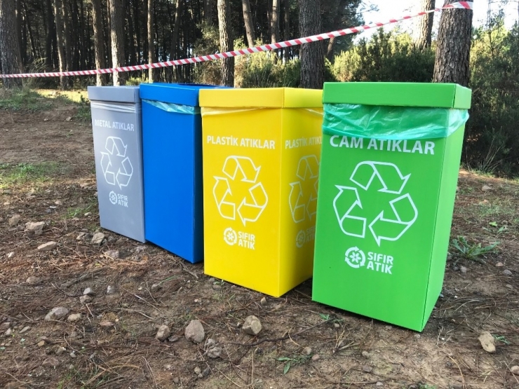 Üniversitelilerin ‘Koşarak Çöp Toplama’ Yarışı