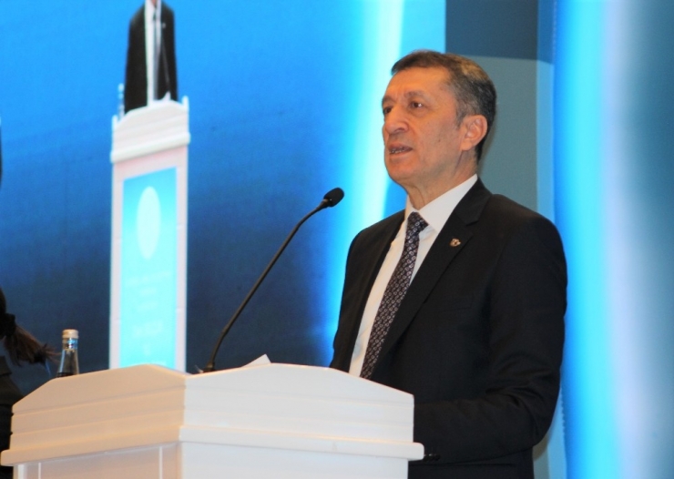 Milli Eğitim Bakanı Selçuk, İlkokullarda Yetiştirme Programı Tanıtım Toplantısına Katıldı